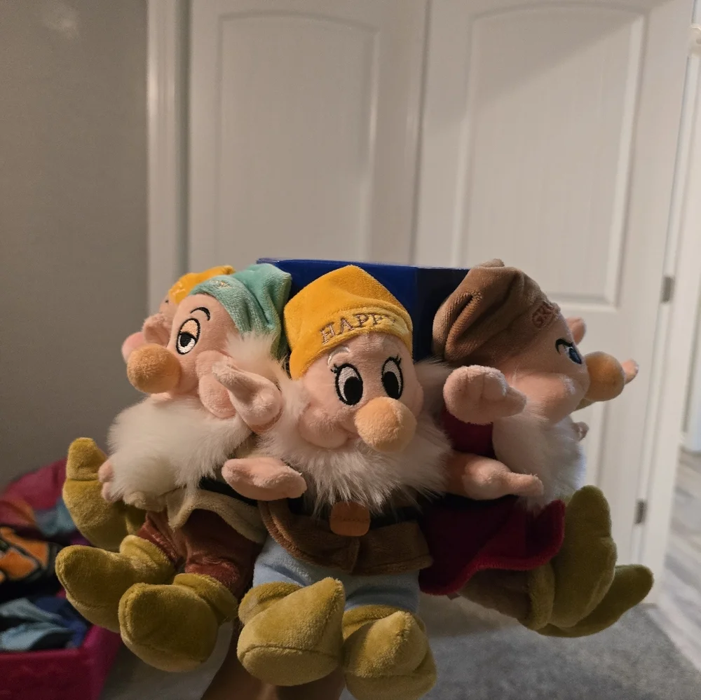 Walt Disney's Snow White and the Seven Dwarves‎ diamond limited edition gift set